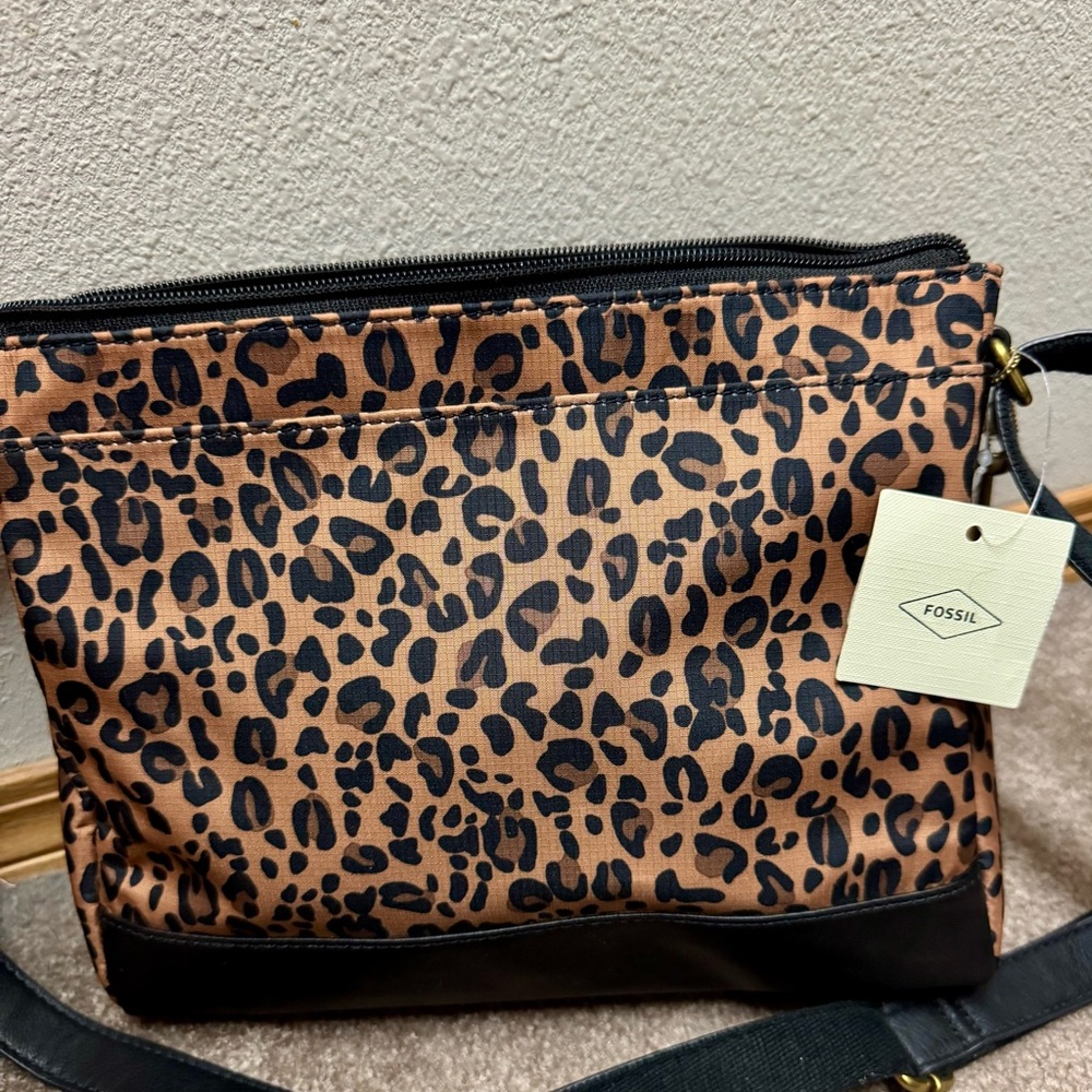 Cheetah print fossil purse 
Brand new with tag still on it!